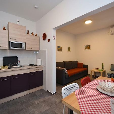 Apartments Enya Новалья Экстерьер фото