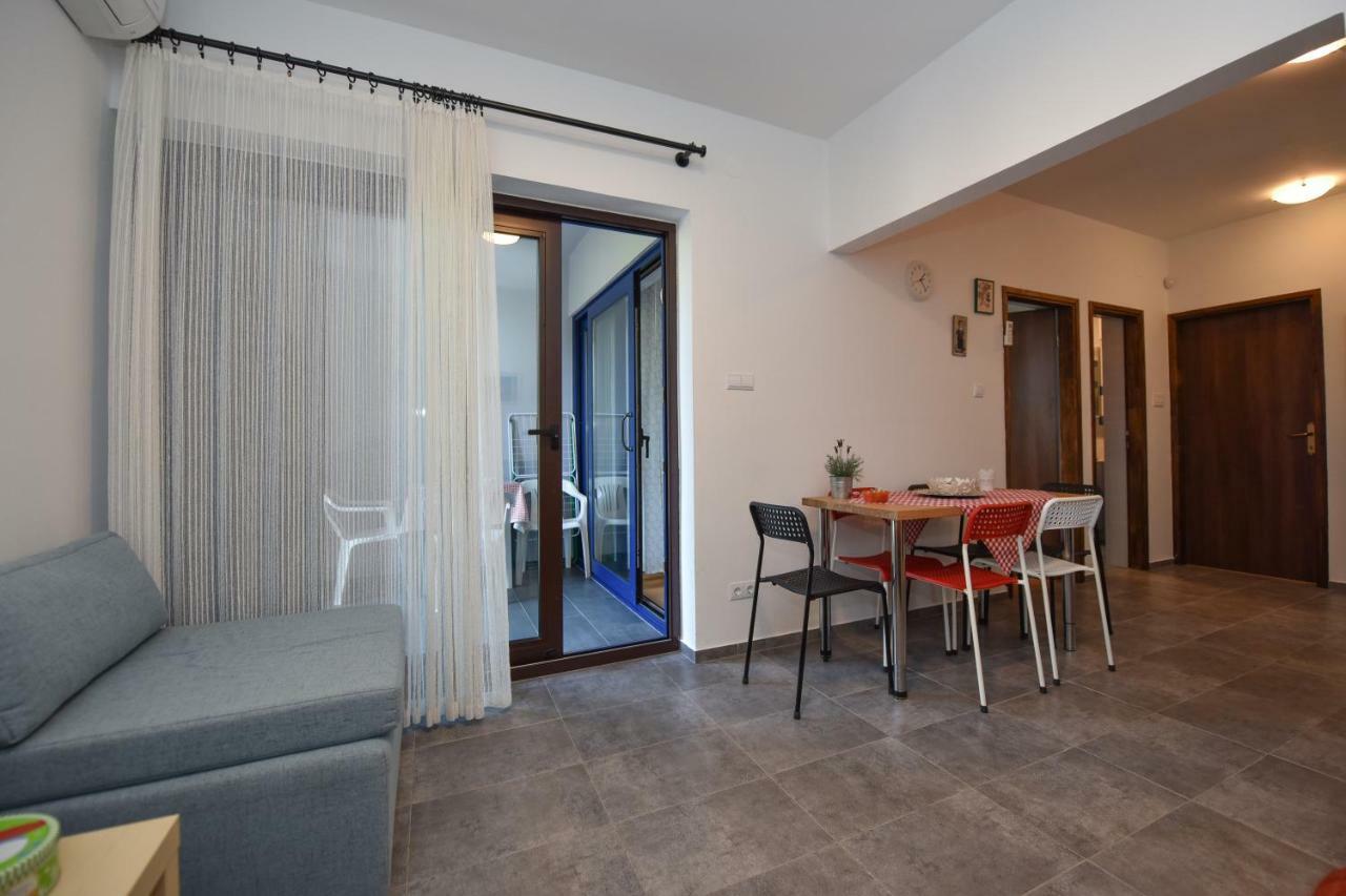 Apartments Enya Новалья Экстерьер фото